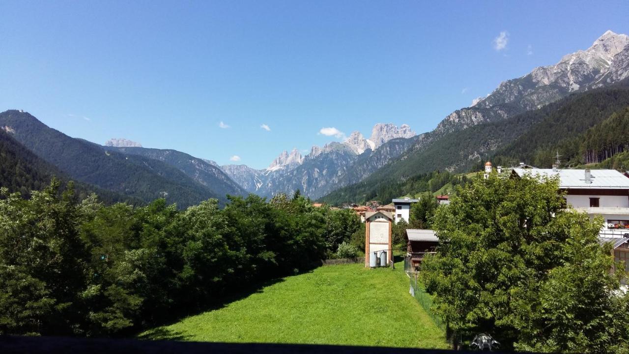 Albergo Meuble Victoria Auronzo di Cadore Exterior photo